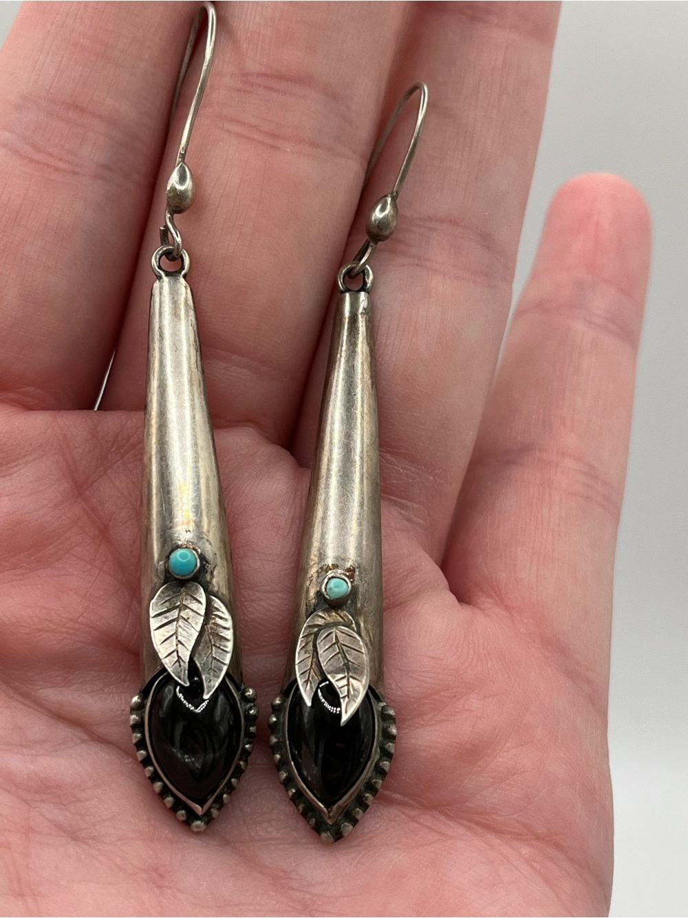 Stunning Vintage 3 Inch Sterling Native American Black Onyx Turquoise Earrings - Picture 5 of 8